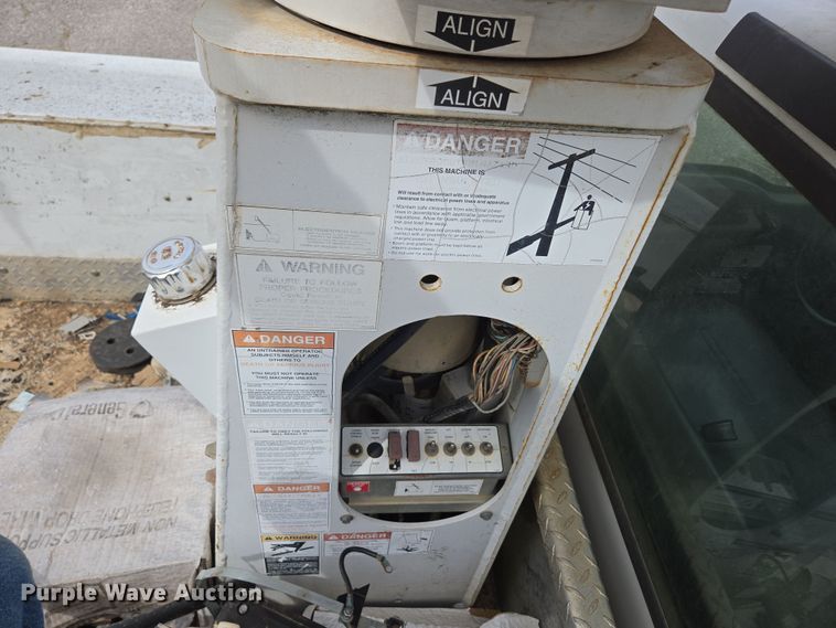 image for item DP6238 2005 Ford F450 Super Duty bucket truck