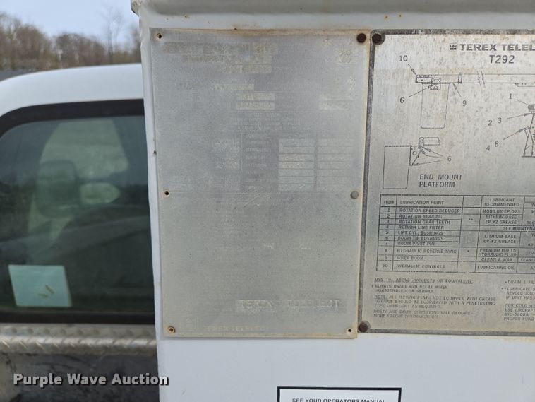 image for item DP6238 2005 Ford F450 Super Duty bucket truck