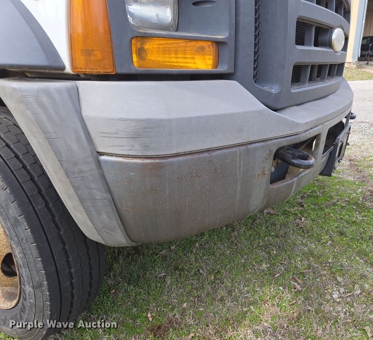 image for item DP6238 2005 Ford F450 Super Duty bucket truck
