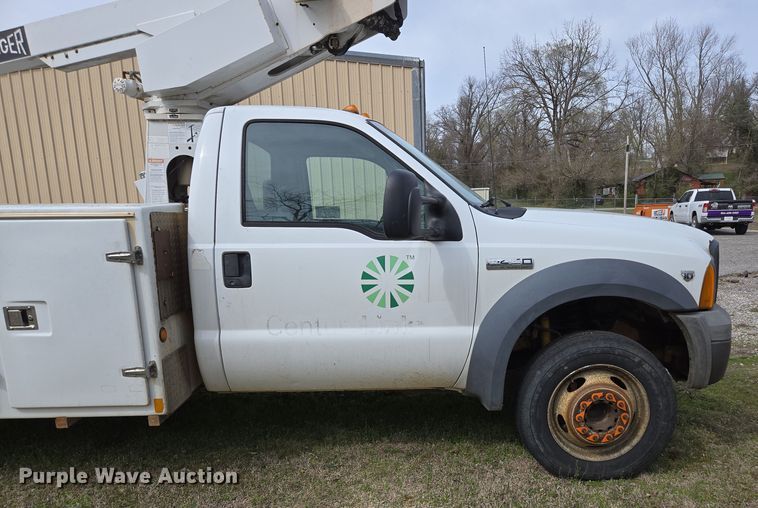 image for item DP6238 2005 Ford F450 Super Duty bucket truck