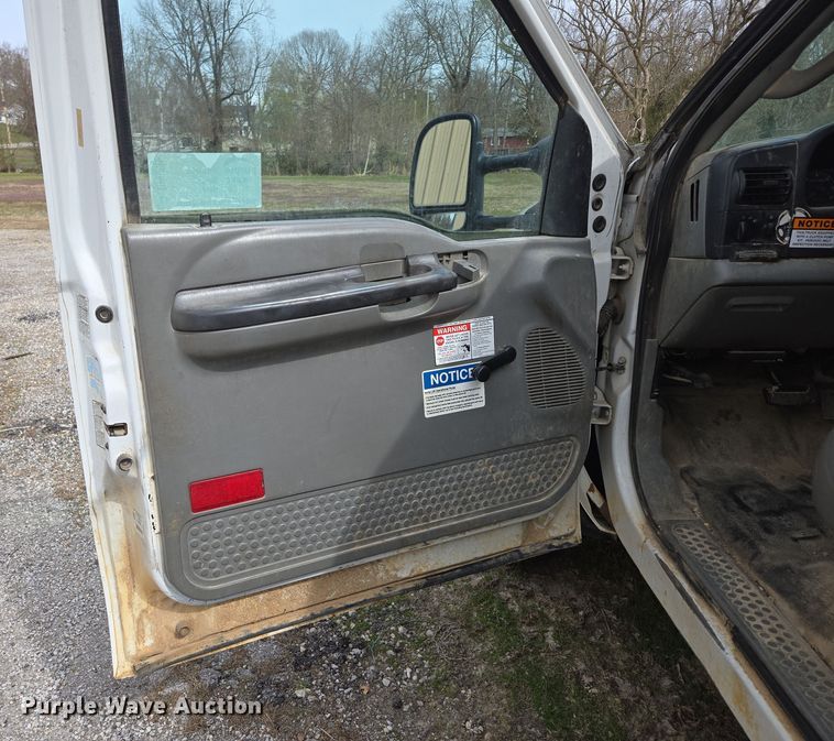 image for item DP6238 2005 Ford F450 Super Duty bucket truck