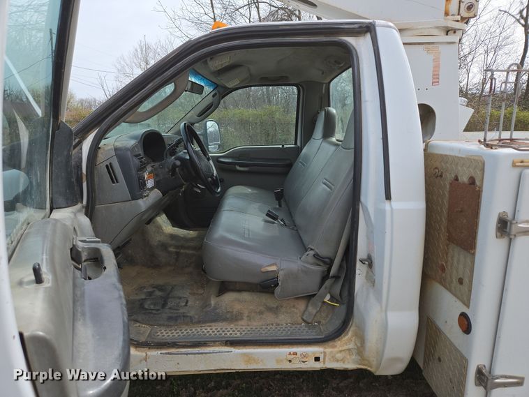 image for item DP6238 2005 Ford F450 Super Duty bucket truck