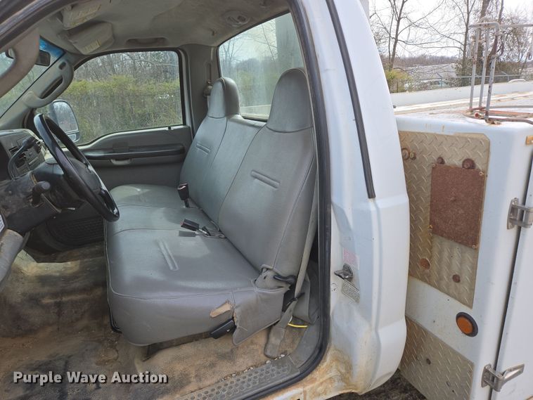 image for item DP6238 2005 Ford F450 Super Duty bucket truck