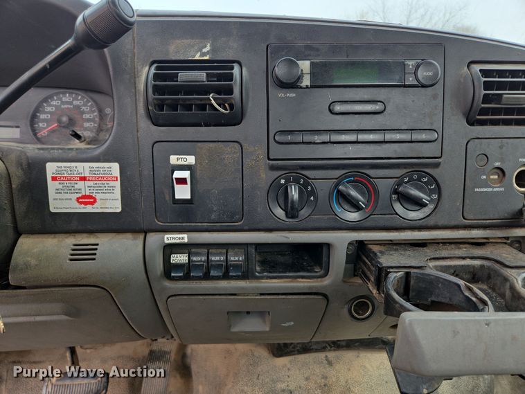 image for item DP6238 2005 Ford F450 Super Duty bucket truck