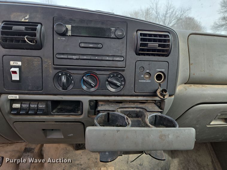 image for item DP6238 2005 Ford F450 Super Duty bucket truck