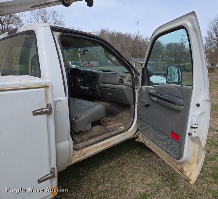 image for item DP6238 2005 Ford F450 Super Duty bucket truck