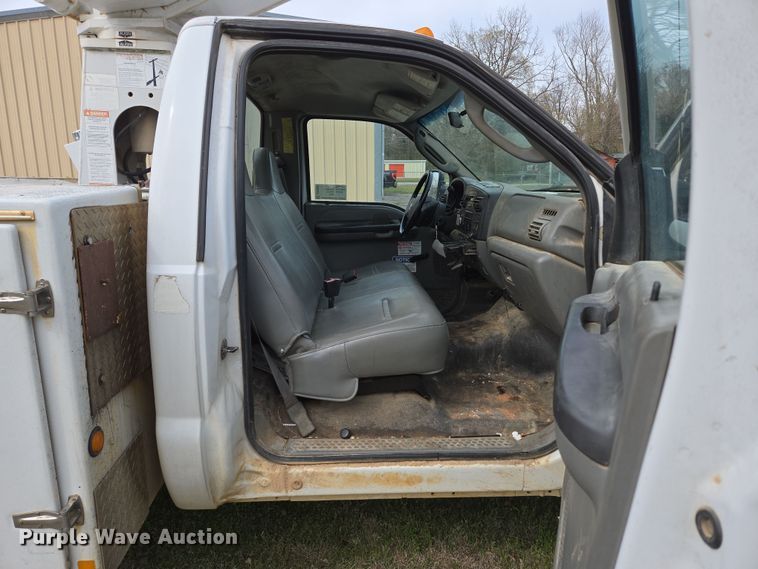 image for item DP6238 2005 Ford F450 Super Duty bucket truck