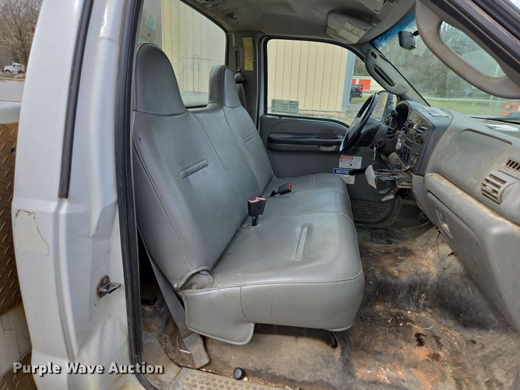 image for item DP6238 2005 Ford F450 Super Duty bucket truck