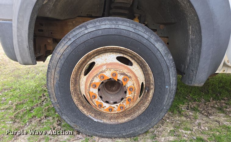 image for item DP6238 2005 Ford F450 Super Duty bucket truck