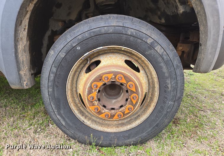 image for item DP6238 2005 Ford F450 Super Duty bucket truck