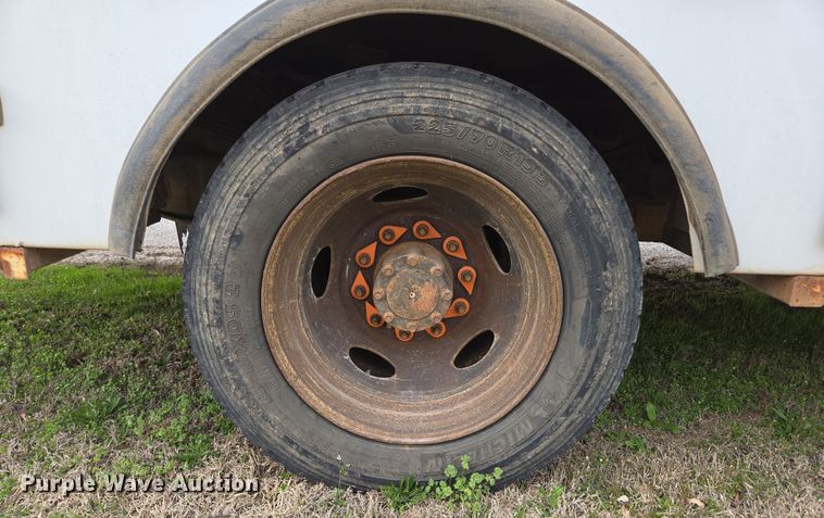 image for item DP6238 2005 Ford F450 Super Duty bucket truck