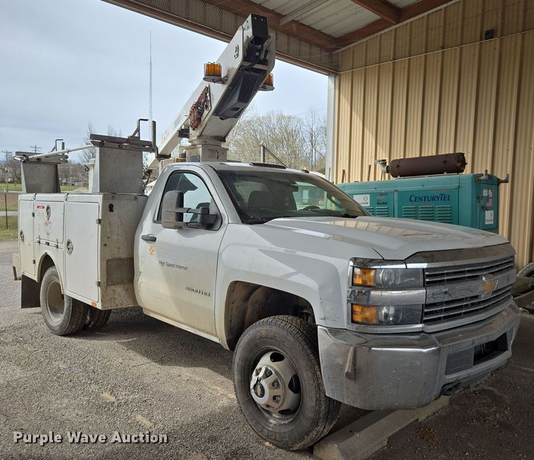 image for item DP6239 2017 Chevrolet Silverado 3500HD bucket truck