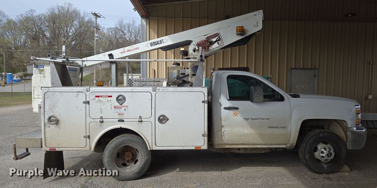 image for item DP6239 2017 Chevrolet Silverado 3500HD bucket truck