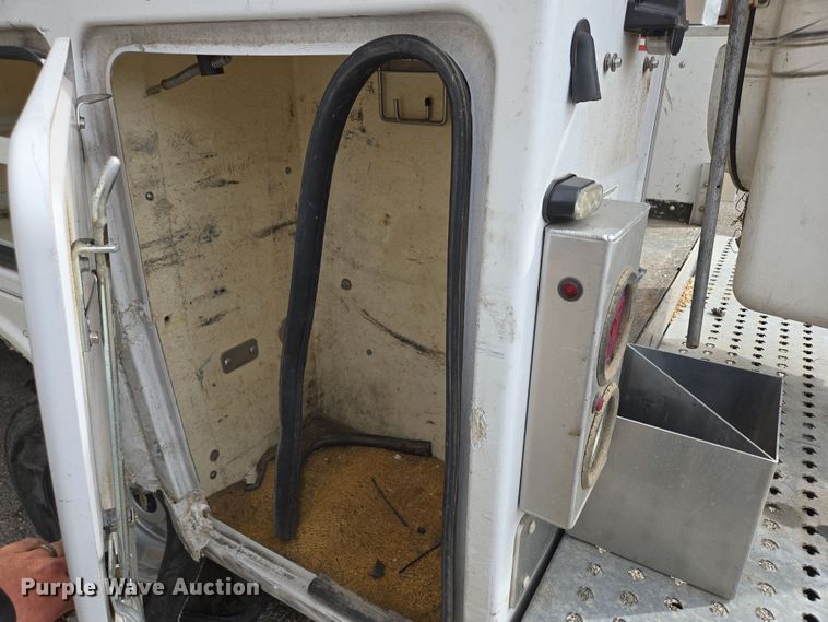 image for item DP6239 2017 Chevrolet Silverado 3500HD bucket truck