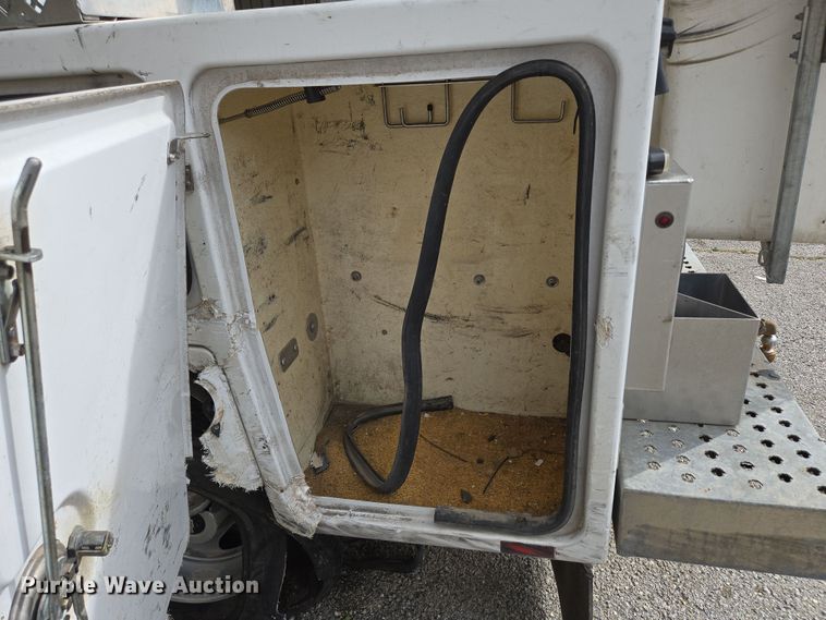 image for item DP6239 2017 Chevrolet Silverado 3500HD bucket truck