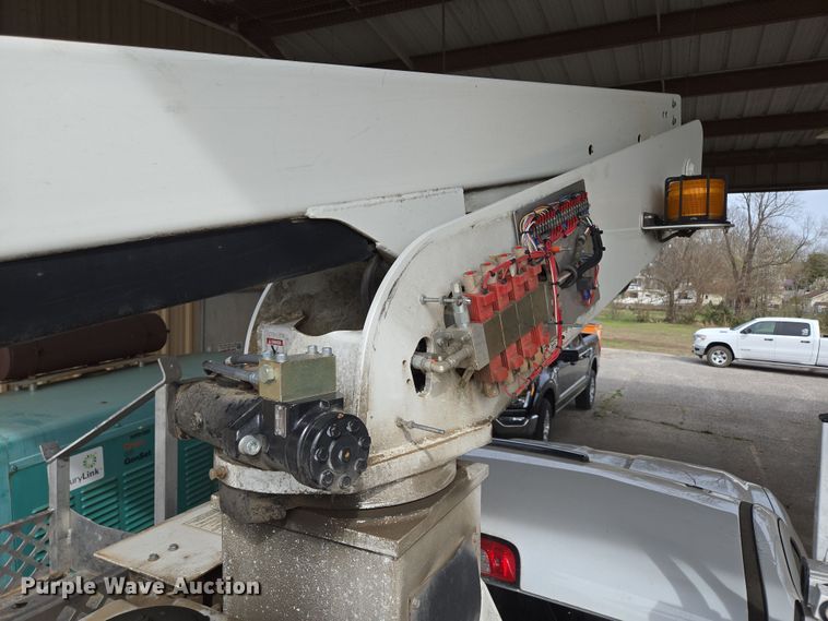 image for item DP6239 2017 Chevrolet Silverado 3500HD bucket truck