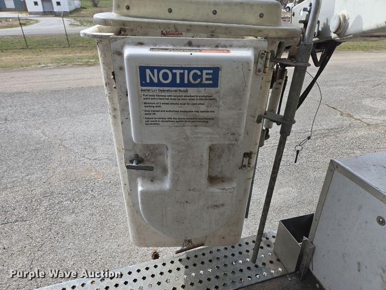 image for item DP6239 2017 Chevrolet Silverado 3500HD bucket truck