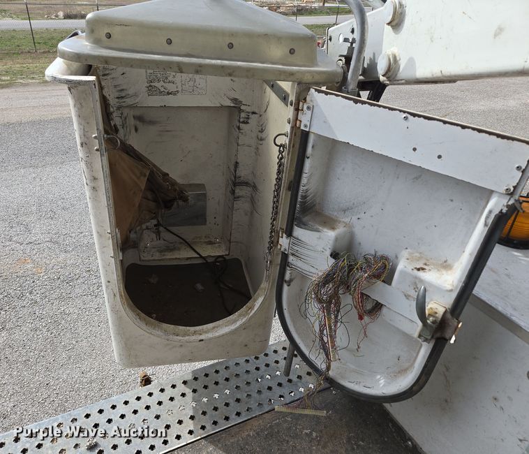 image for item DP6239 2017 Chevrolet Silverado 3500HD bucket truck