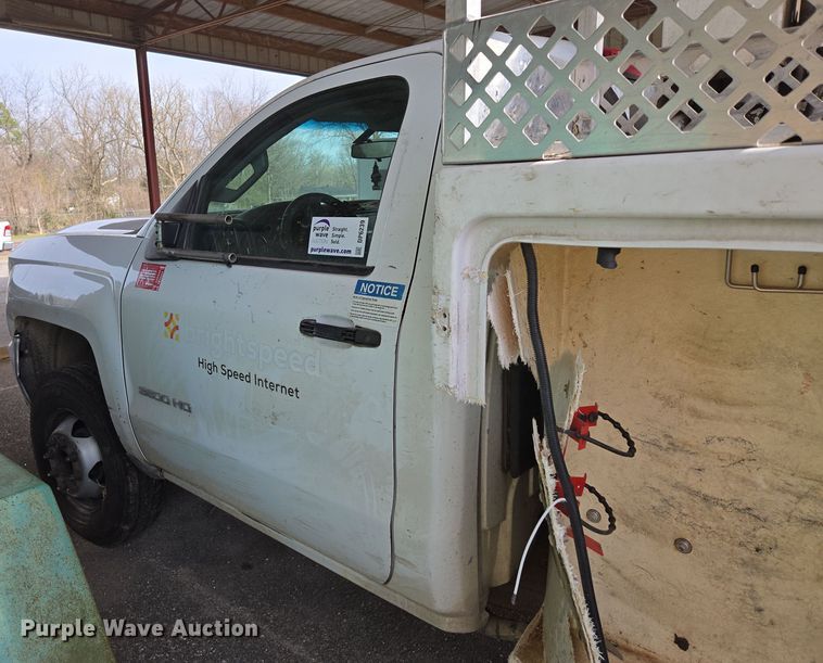 image for item DP6239 2017 Chevrolet Silverado 3500HD bucket truck