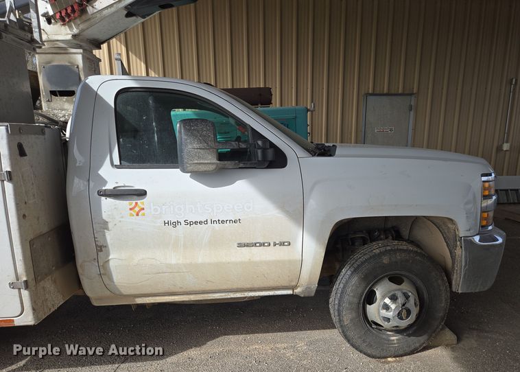 image for item DP6239 2017 Chevrolet Silverado 3500HD bucket truck
