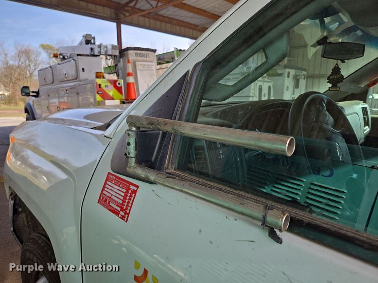 image for item DP6239 2017 Chevrolet Silverado 3500HD bucket truck