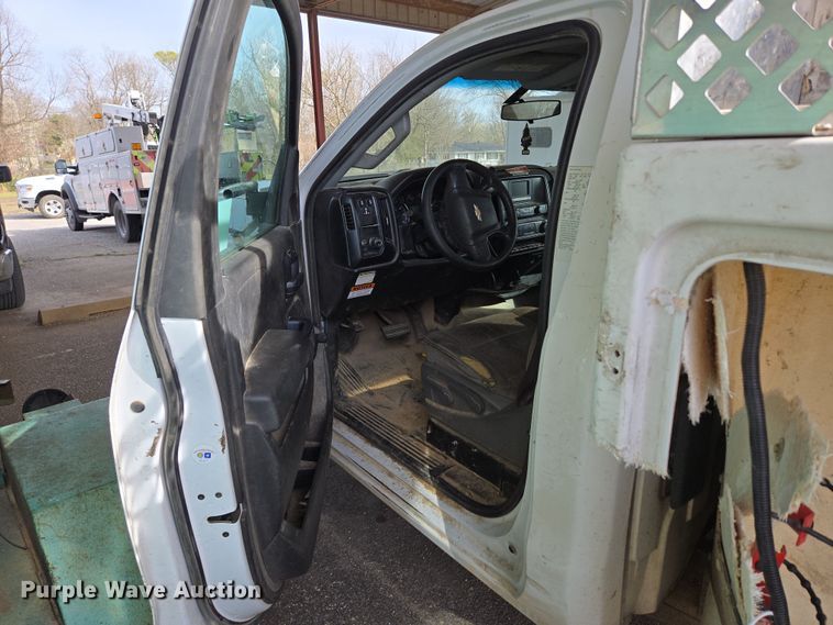 image for item DP6239 2017 Chevrolet Silverado 3500HD bucket truck