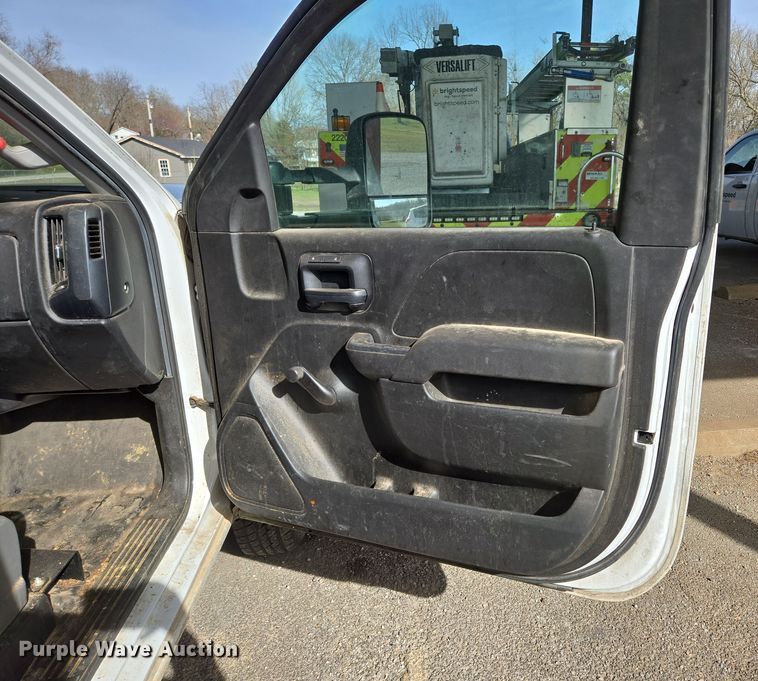 image for item DP6239 2017 Chevrolet Silverado 3500HD bucket truck