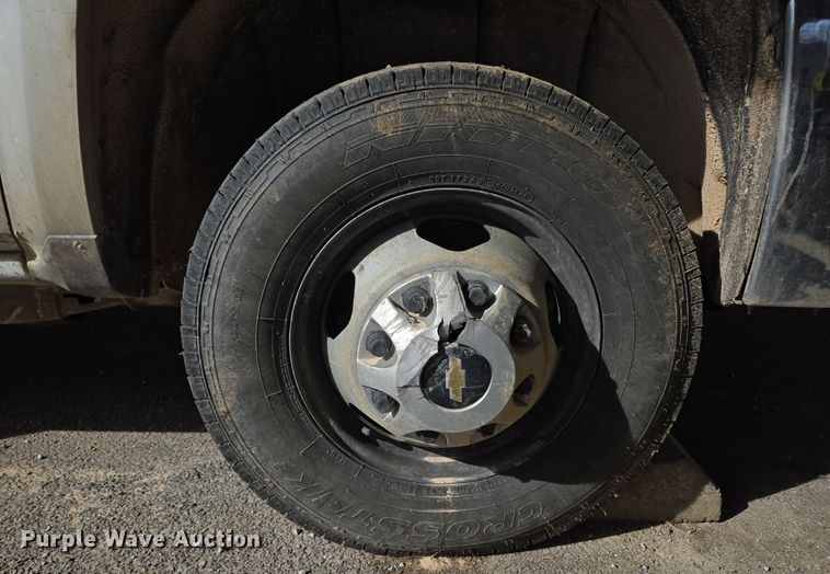 image for item DP6239 2017 Chevrolet Silverado 3500HD bucket truck