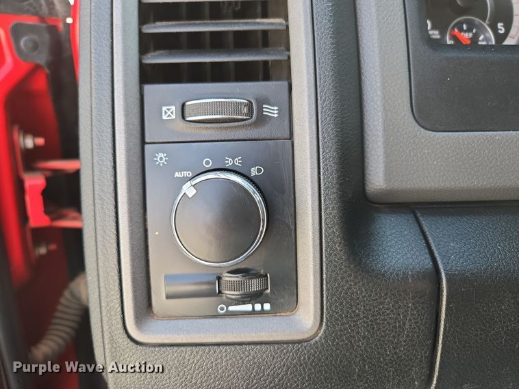 image for item DP6254 2016 Dodge Ram 3500 Crew Cab flatbed pickup truck