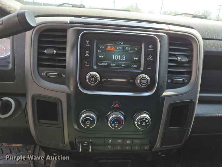 image for item DP6254 2016 Dodge Ram 3500 Crew Cab flatbed pickup truck