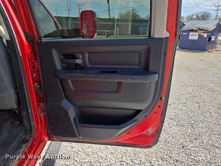 image for item DP6254 2016 Dodge Ram 3500 Crew Cab flatbed pickup truck