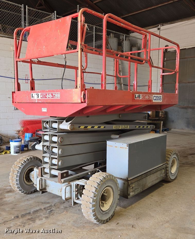 image for item DP6257 2000 Mayville Engineering Co Inc. 3768ES scissor lift