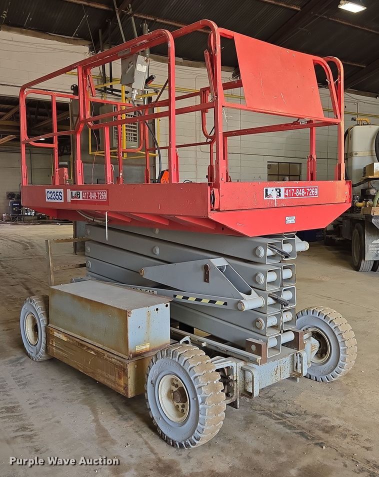 image for item DP6257 2000 Mayville Engineering Co Inc. 3768ES scissor lift