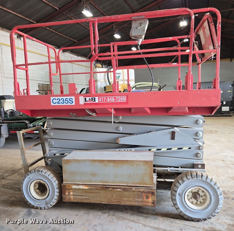 image for item DP6257 2000 Mayville Engineering Co Inc. 3768ES scissor lift