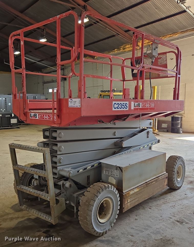 image for item DP6257 2000 Mayville Engineering Co Inc. 3768ES scissor lift