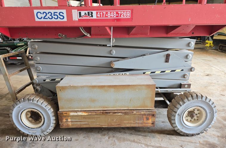 image for item DP6257 2000 Mayville Engineering Co Inc. 3768ES scissor lift