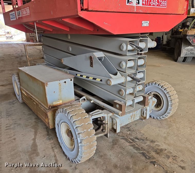 image for item DP6257 2000 Mayville Engineering Co Inc. 3768ES scissor lift