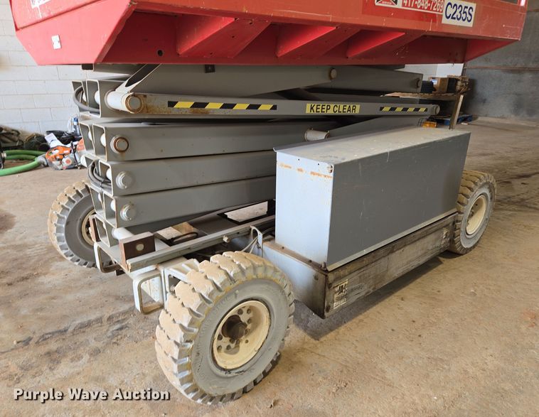 image for item DP6257 2000 Mayville Engineering Co Inc. 3768ES scissor lift