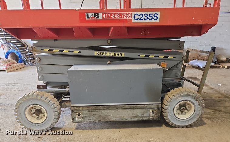 image for item DP6257 2000 Mayville Engineering Co Inc. 3768ES scissor lift