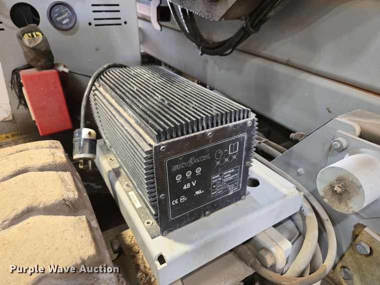 image for item DP6257 2000 Mayville Engineering Co Inc. 3768ES scissor lift