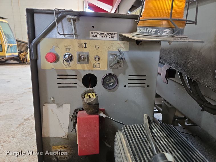 image for item DP6257 2000 Mayville Engineering Co Inc. 3768ES scissor lift