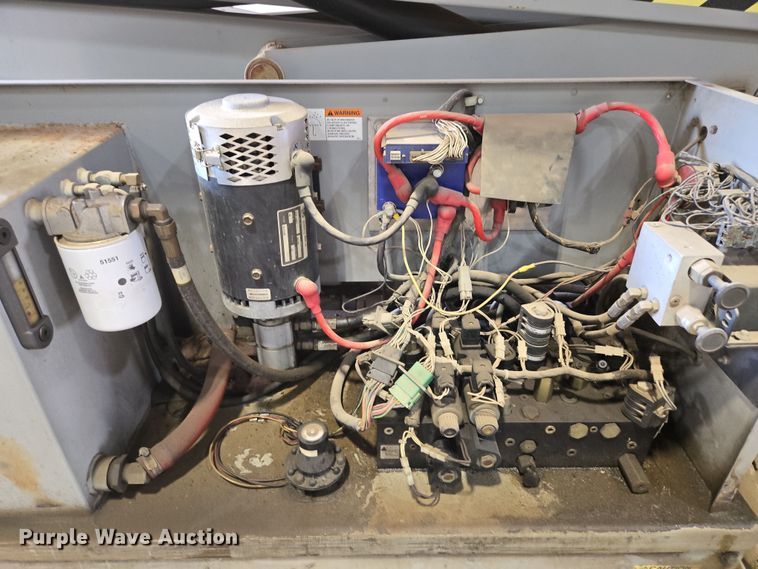 image for item DP6257 2000 Mayville Engineering Co Inc. 3768ES scissor lift