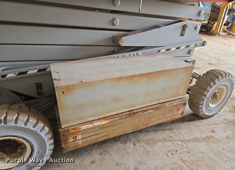 image for item DP6257 2000 Mayville Engineering Co Inc. 3768ES scissor lift