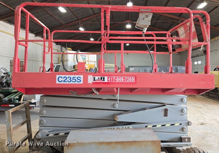 image for item DP6257 2000 Mayville Engineering Co Inc. 3768ES scissor lift