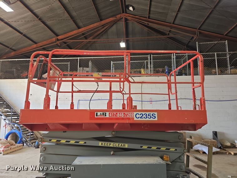 image for item DP6257 2000 Mayville Engineering Co Inc. 3768ES scissor lift