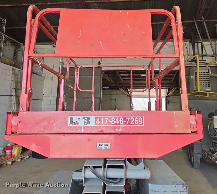 image for item DP6257 2000 Mayville Engineering Co Inc. 3768ES scissor lift