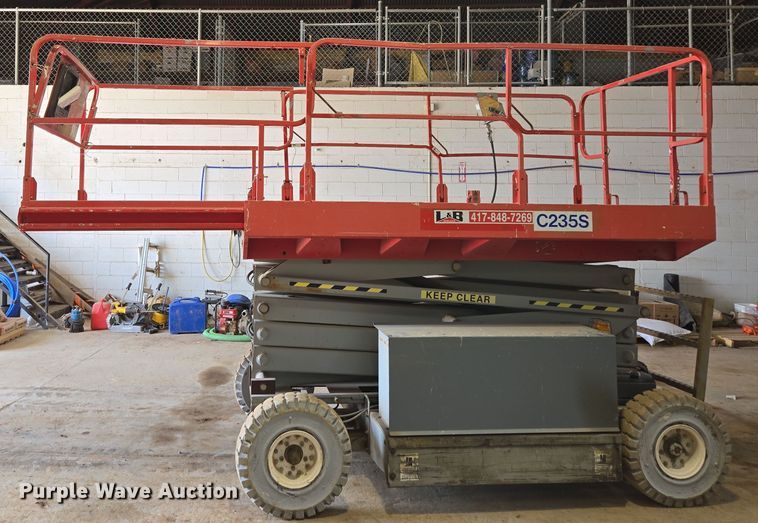 image for item DP6257 2000 Mayville Engineering Co Inc. 3768ES scissor lift
