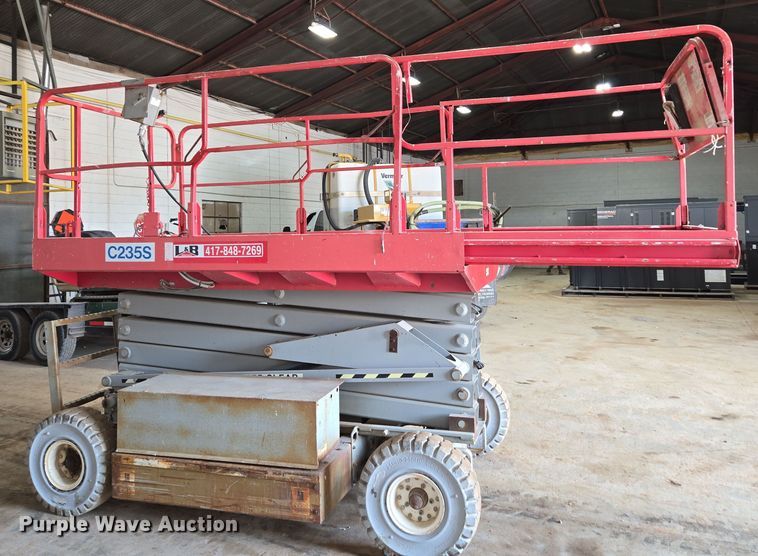 image for item DP6257 2000 Mayville Engineering Co Inc. 3768ES scissor lift
