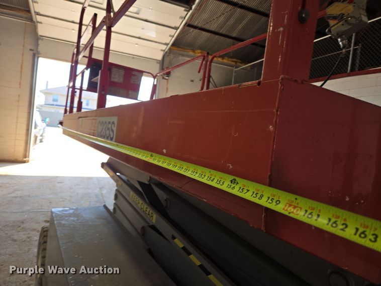 image for item DP6257 2000 Mayville Engineering Co Inc. 3768ES scissor lift