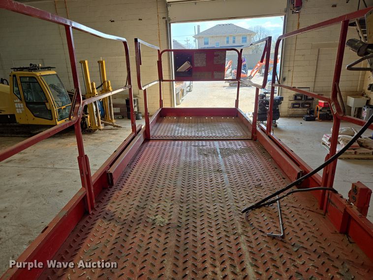 image for item DP6257 2000 Mayville Engineering Co Inc. 3768ES scissor lift